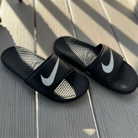 nike benassi slides discontinued